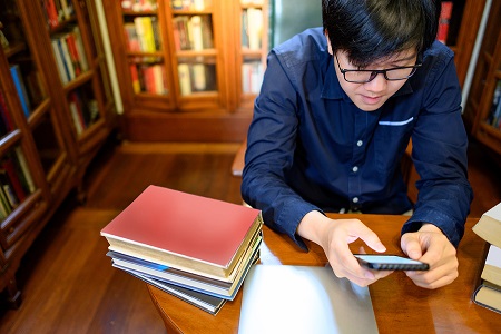 student-texting-library